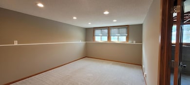 8496 Harkness Rd S, Cottage Grove, MN 55016 - photo 5