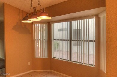 LOVELY DINING OR BREAKFAST NOOK