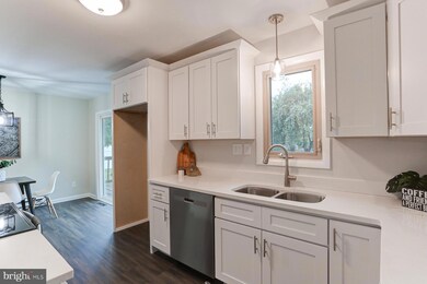 1337 S Queen St, Palmyra, PA 17078 - photo 3