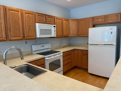 Wellington Crossing unit 207, Waltham, MA 02452 - photo 3