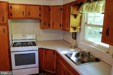 3137 Mckently St, Reading, PA 19605 - photo 7