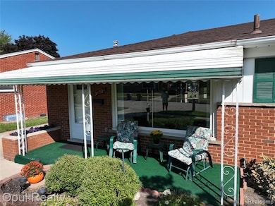 34934 Elmira St, Livonia, MI 48150 - photo 3