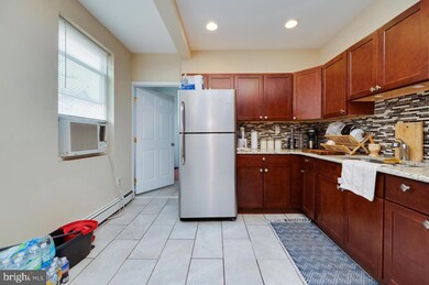 1233 Green St unit 2, Reading, PA 19604 - photo 2