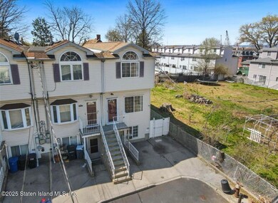 10 Noah Ct, Staten Island, NY 10303 - photo 2