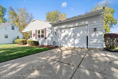 1324 N Briarfield Dr, Lansing, MI 48910 - photo 3