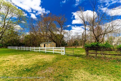 1572 Silverton Rd Toms River-large-014-0
