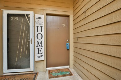 10053 Westpark Dr unit 297, Houston, TX 77042 - photo 3