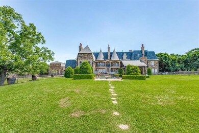 The ultimate in privacy.  An outdoor lover's dream.