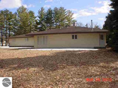 5023 E Michigan Ave, Au Gres, MI 48703 - photo 2