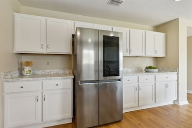 ... with new, soft close Shaker cabinetry ...