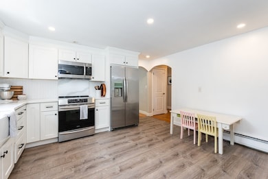 26 Makepeace St, Saugus, MA 01906 - photo 3