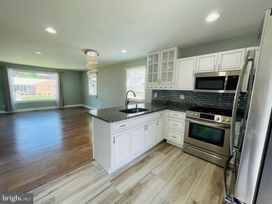 2911 Michigan Ave, Halethorpe, MD 21227 - photo 4