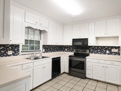 1802 Lullwater Rd, Albany, GA 31707 - photo 4