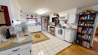 198-Cross-Cove-Rd-Roaring-Spring-PA-0517