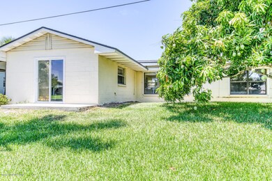 408 N 4th St Cocoa Beach FL-large-021-23