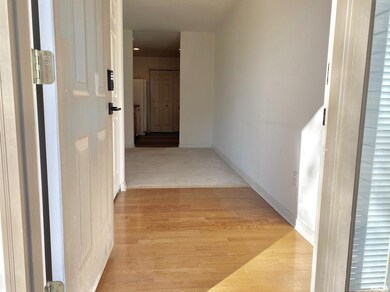 4537 N Thornhill Dr unit 101, Peoria, IL 61615 - photo 2