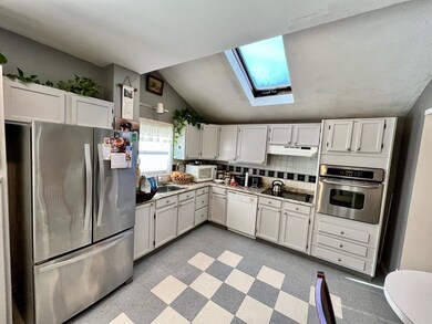 16 Columbus Ave, Saugus, MA 01906 - photo 4