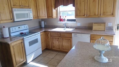 1233 Boardwalk Ct, Burley, ID 83318 - photo 4