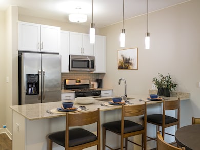 255 N Addison Ave unit 644, Elmhurst, IL 60126 - photo 3