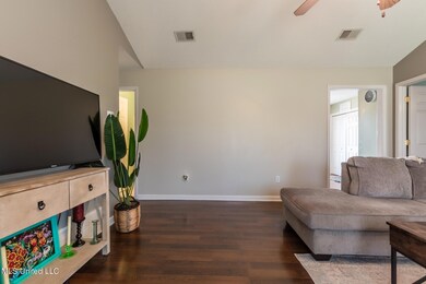 238463j_07-snapsold-screen-10749 Oak Cir