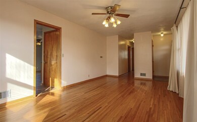 1242 Sheldon St, Waterloo, IA 50701 - photo 5