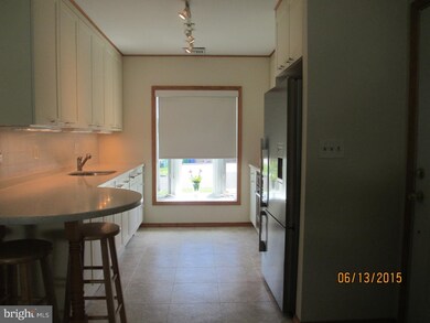 48 Aspen Ln, Levittown, PA 19055 - photo 7