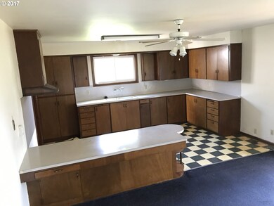 2222 Northside Rd, Sutherlin, OR 97479 - photo 4