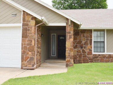 1209 S 33rd St, Broken Arrow, OK 74014 - photo 3