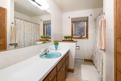 Upstairs full bathroom
