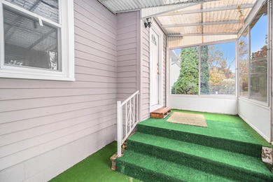 150 Guanonocque St, Auburn Hills, MI 48326 - photo 4