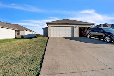 405_W_Summit_St_unit_b_Aurora_MO_65605_U