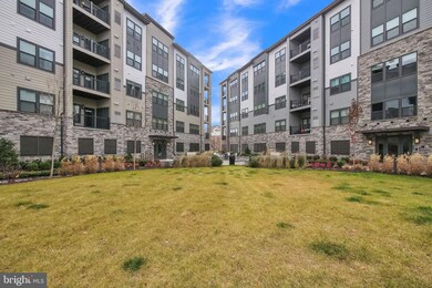 Woodland Park East unit Z, Herndon, VA 20171 - photo 2