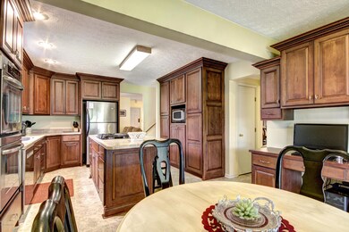 9233 Fern Creek Rd, Louisville, KY 40291 - photo 3