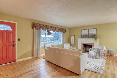 1027 E 37th Ave, Spokane, WA 99203 - photo 4