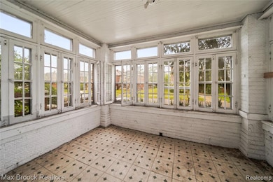 Lower Unit Sun Room