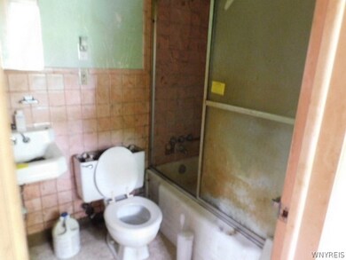 1377 Forbes St, North Tonawanda, NY 14120 - photo 5