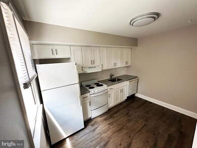 521 N Broad St unit B, Lansdale, PA 19446 - photo 3