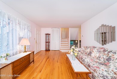 9514 Plumwood Rd, Louisville, KY 40291 - photo 3