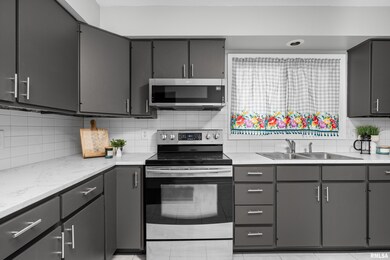 2305 W 49th St, Davenport, IA 52806 - photo 6