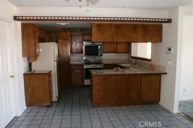 14375 Hacienda Dr, Victorville, CA 92395 - photo 4