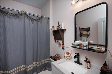 3498 Daylily Dr, Emmaus, PA 18049 - photo 4