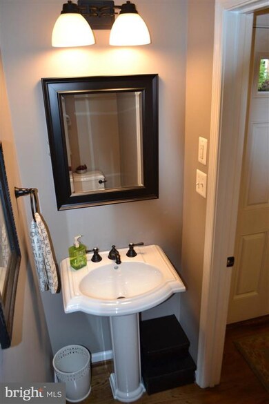 1141 Randolph Rd, McLean, VA 22101 - photo 3