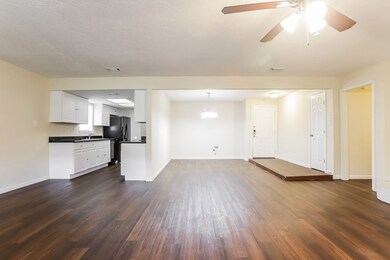 16422 Oxnard Ln, Friendswood, TX 77546 - photo 5