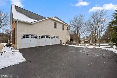 355 Shelbourne Ln, Phoenixville, PA 19460 - photo 5