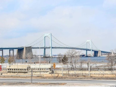 1338 Robin Ln unit 1212, Bayside, NY 11360 - photo 3