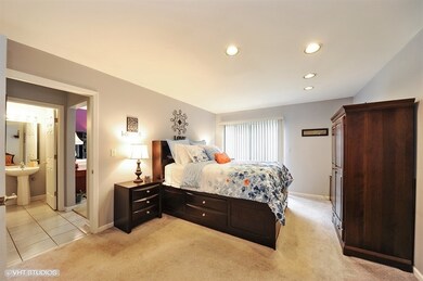 127 Pembroke Cir unit 4D, Lake Bluff, IL 60044 - photo 5