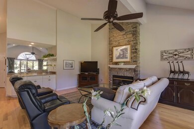 05_TalahLane_216_Living02