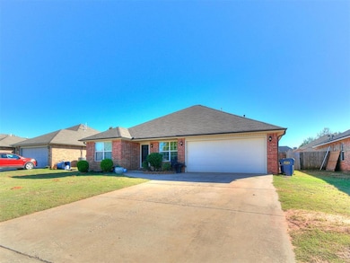 608 E Juniper Ln, Mustang, OK 73064 - photo 2