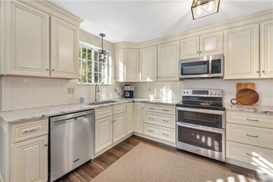 7 Cinnamon Ln unit 20A, Saunderstown, RI 02874 - photo 6