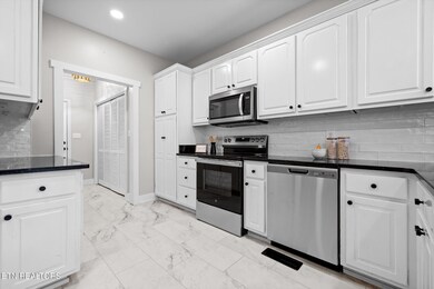 914 Olsen Ave, Signal Mountain, TN 37377 - photo 7